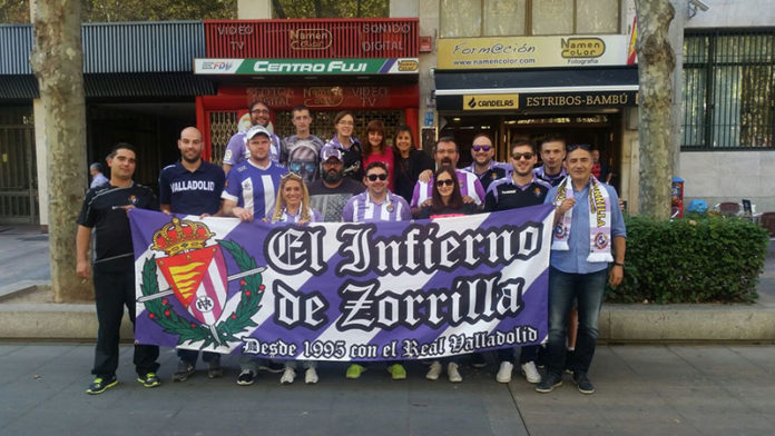 Miembros de El infierno de Zorrilla posan el día de la inauguración de su nueva sede en la capital pucelana
