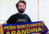 Nicolás Sanz posa con una bufanda del conjunto catalán con el nombre de la Peña Arandina que preside. FC Barcelona