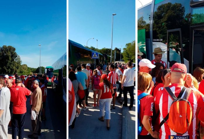 Aficionados gironistas antes de emprender el viaje a Tarragona para vivir un duelo que puede ser histórico. Girona FC