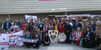 Los aficionados del Albacete antes de viajar para animar a sus futbolistas en el duelo ante el Socuéllamos. FPAB