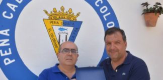 Jesús Pérez y Fernando Arévalo posan durante el acto de inauguración de la Peña Cadista de El Colorao. Cádiz CF