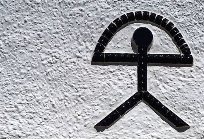 El índalo es un símbolo ancestral muy arraigado en la cultura popular de la provincia de Almería. Diego García
