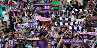 Aficionados del conjunto blanquivioleta animan en el Estadio José Zorrilla durante un partido reciente. Real Valladolid