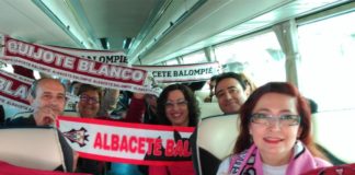 Miembros de la Federación de Peñas del conjunto manchego durante un viaje de la presente temporada a Logroño. FPAB