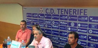 Fernando del Castillo, presidente de la Federación de Peñas, se dirige a los medios durante la rueda de prensa. CD Tenerife