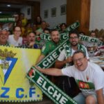 Representantes de ambas federaciones de peñas durante el acto de hermanamiento en la previa al partido. Cádiz CF