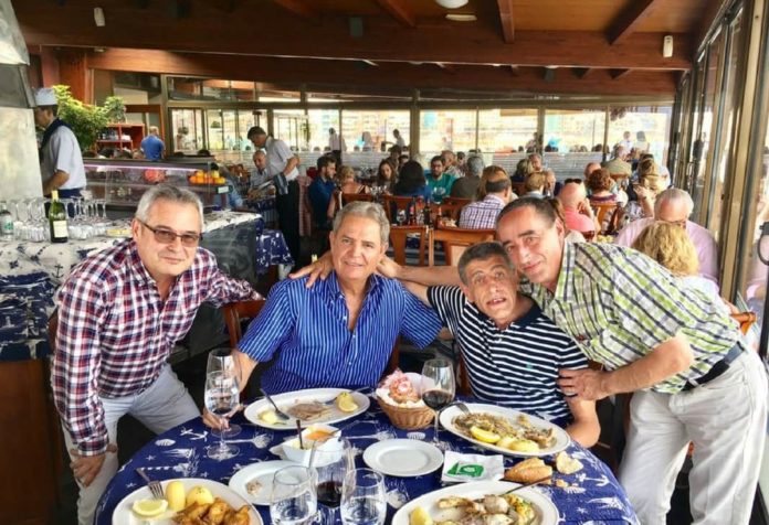 Los hermanos Jiménez junto a Jóse Nicolás Ortega, vicepresidente de Las Palmas durante la visita a las islas. Mikel Porto