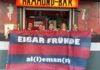 Algunos miembros de la Peña Fründe Al(l)eman(n) posan frente a su sede en el Hammond Bar de Colonia. FIPSDE